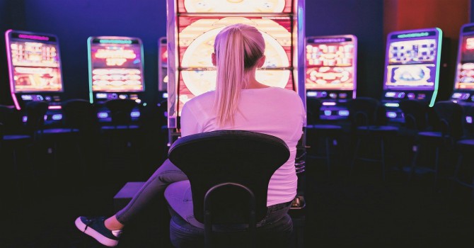 Advantages of medium variance pokies